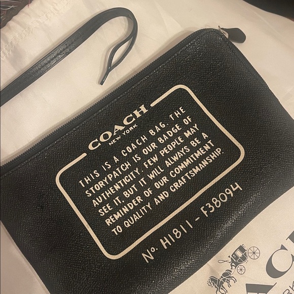 Coach Case - Picture 6 of 6